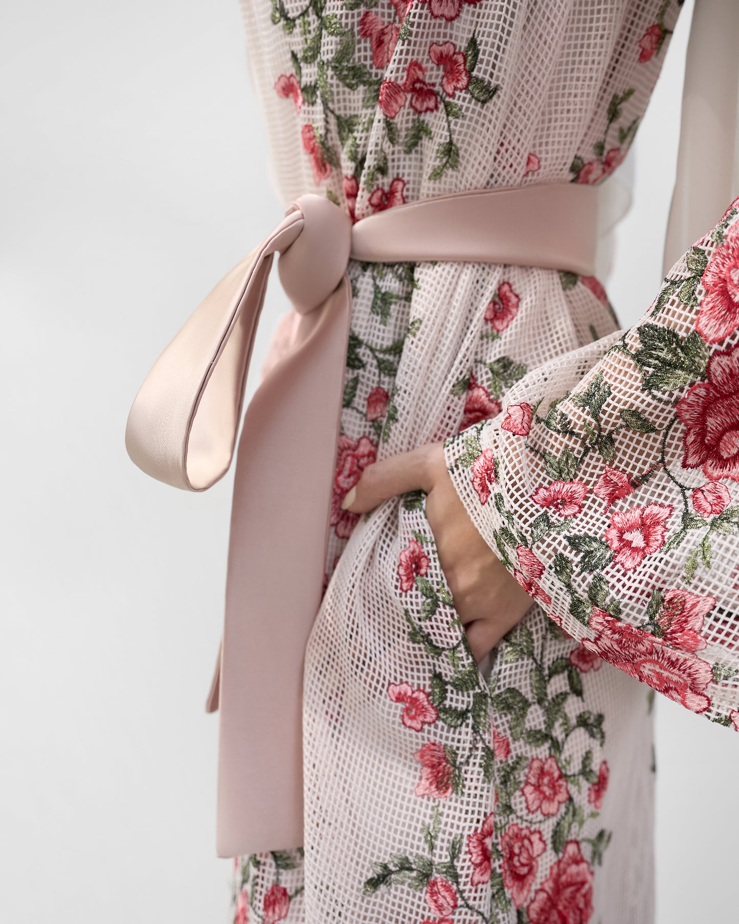 Abayas & Kaftans White Flowers